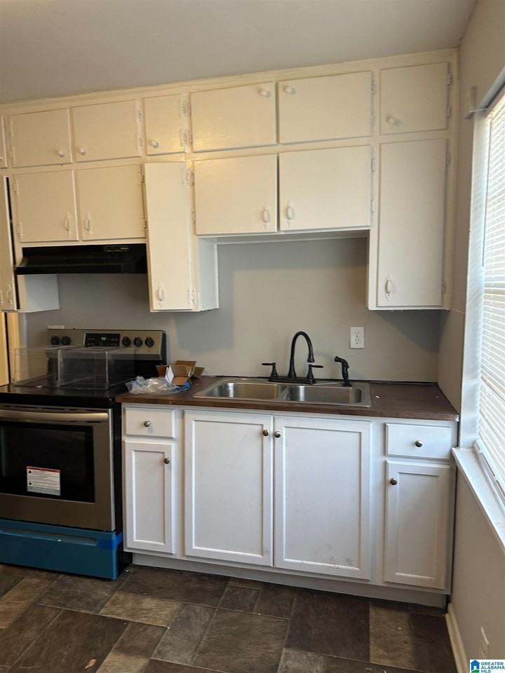 737 47th St N #B - Photo 5 of 10