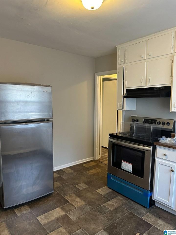 737 47th St N #B - Photo 6 of 10