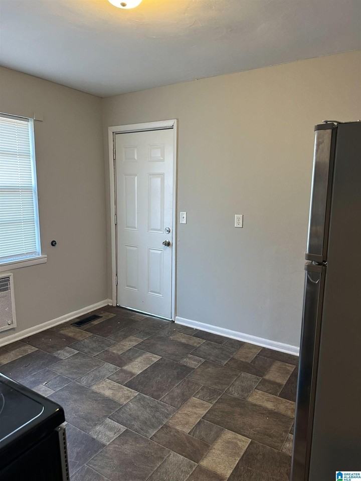 737 47th St N #B - Photo 7 of 10