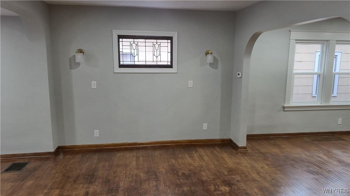 68 Berwyn Ave - Photo 4 of 11