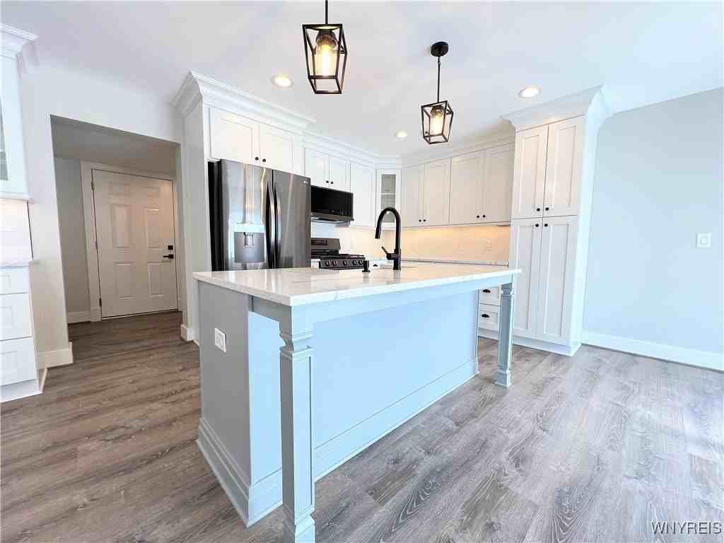 10985 Main St - Photo 3 of 32