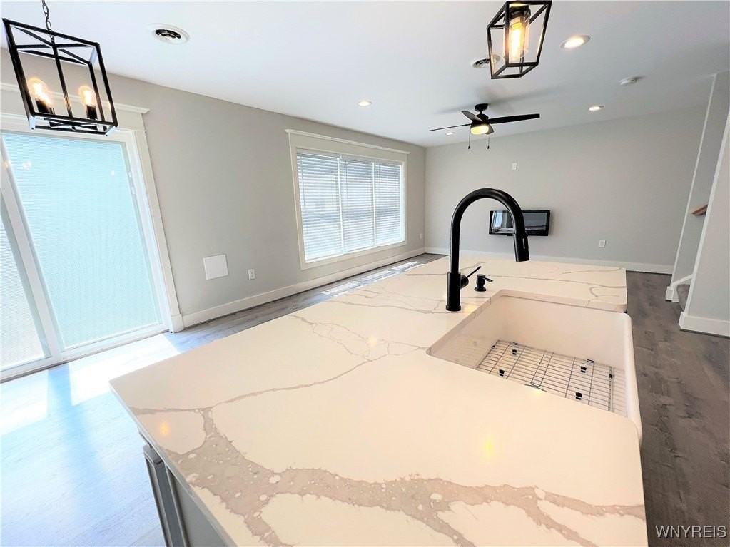 10985 Main St - Photo 5 of 32