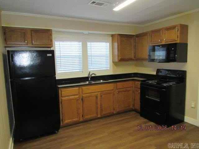 1615 Scott St - Photo 5 of 10