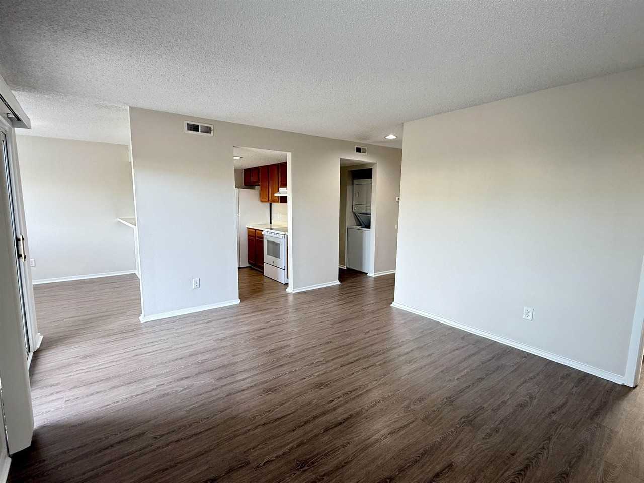 1025 Plantation Dr - Photo 7 of 25