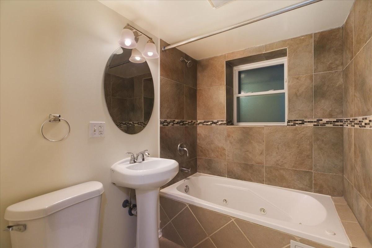 54 E 50th St #1 - Photo 3 of 11