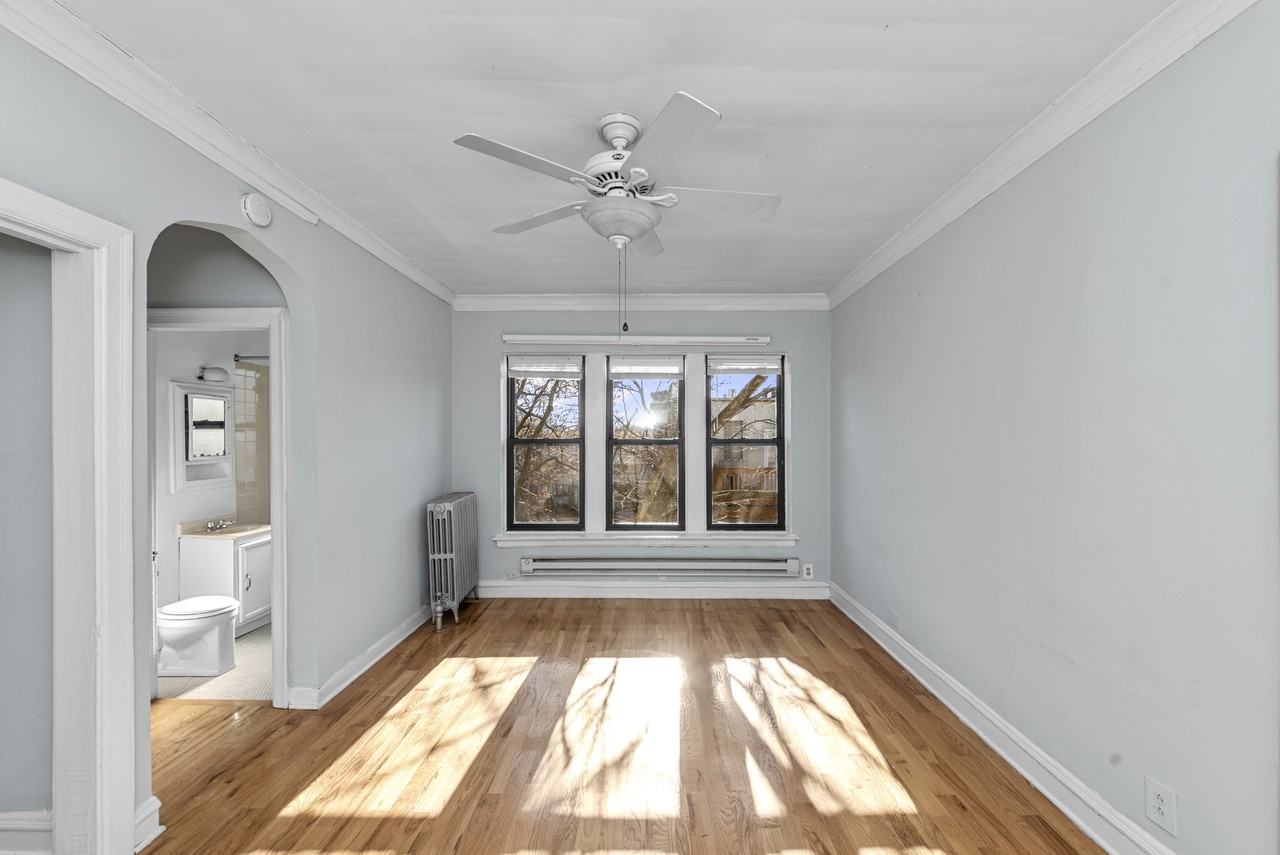 4614 N Paulina St #107 - Photo 2 of 10