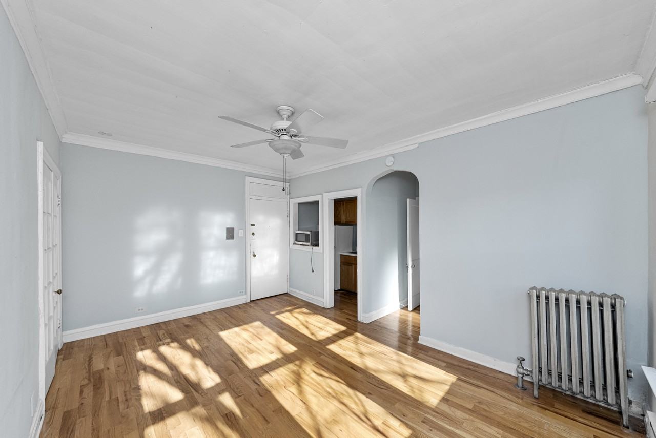 4614 N Paulina St #107 - Photo 3 of 10