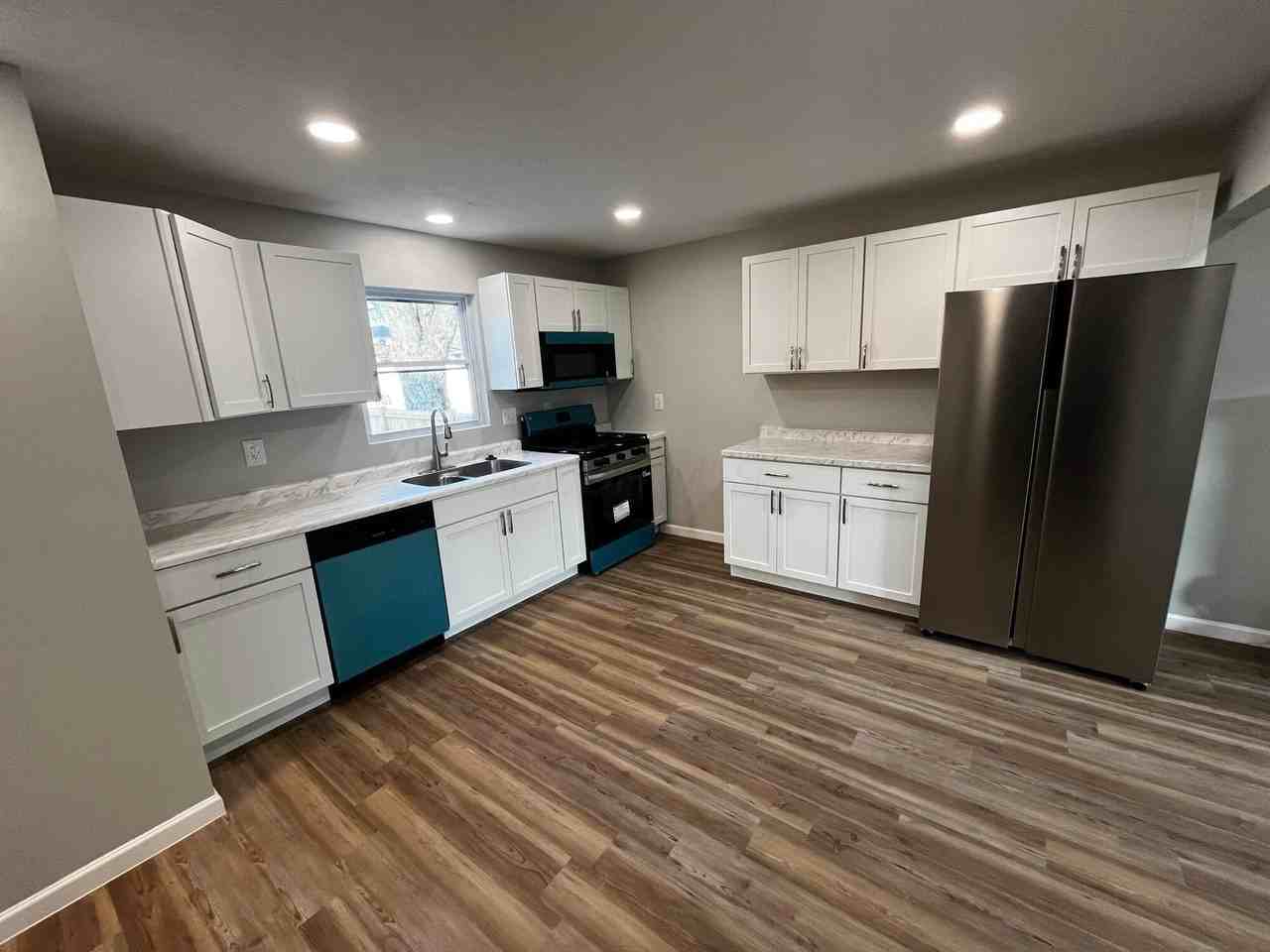 385 S Burgess Ave - Photo 3 of 9