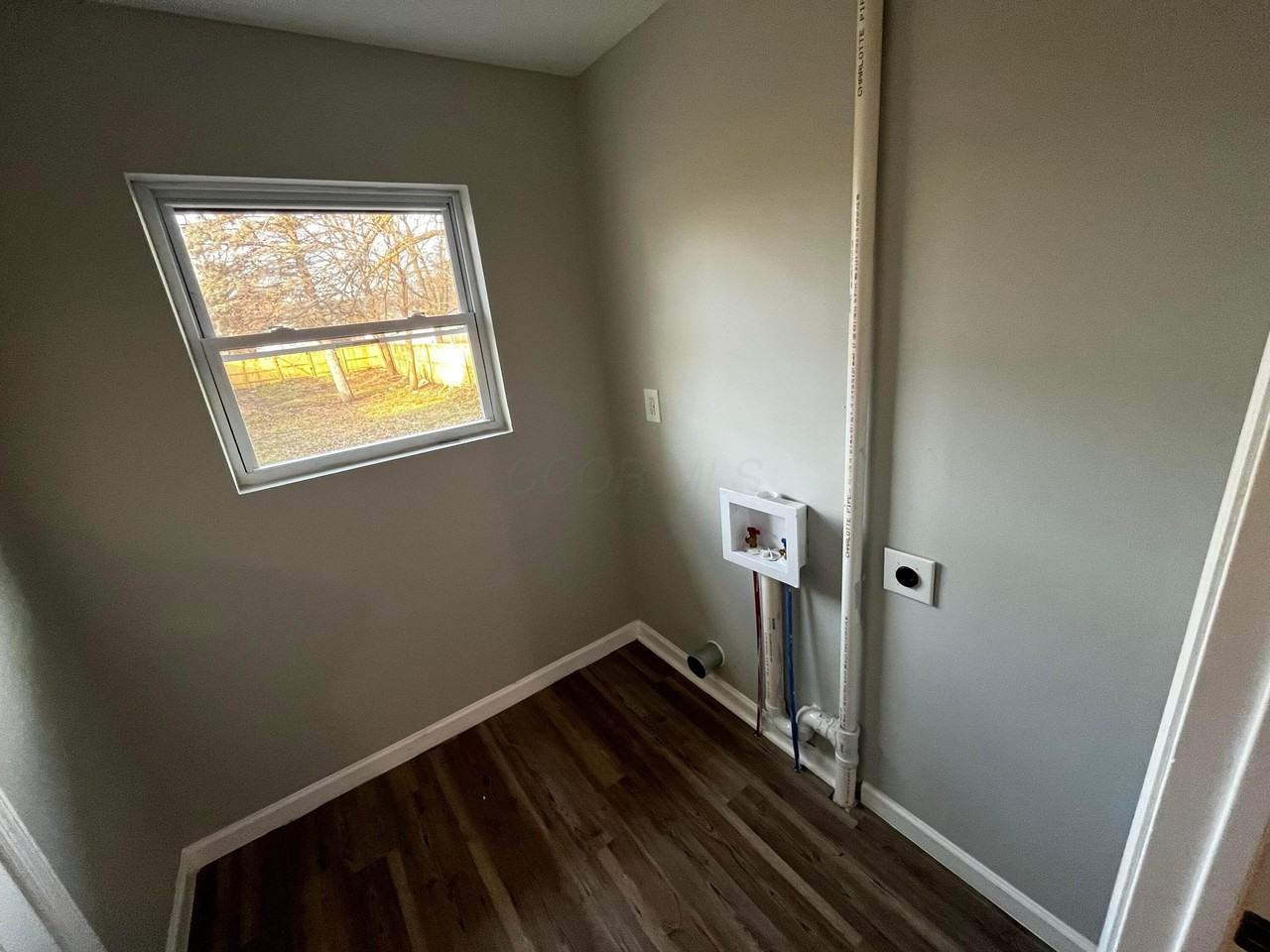 385 S Burgess Ave - Photo 4 of 9