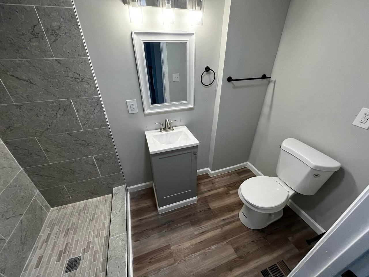 385 S Burgess Ave - Photo 5 of 9