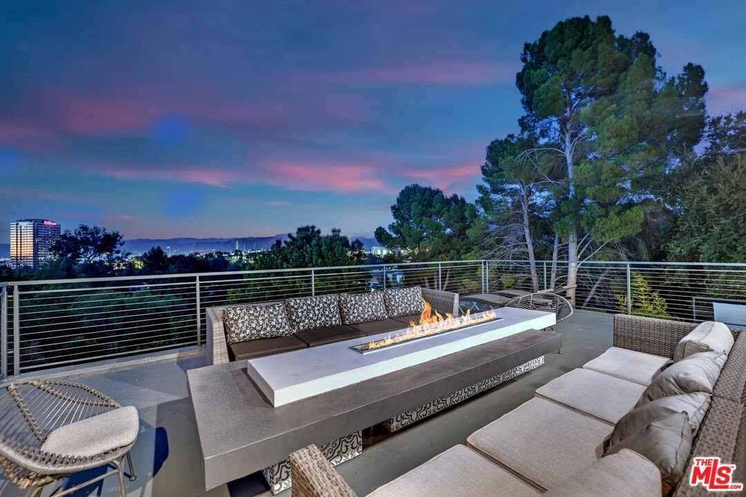 3712 Broadlawn Dr - Photo 3 of 50