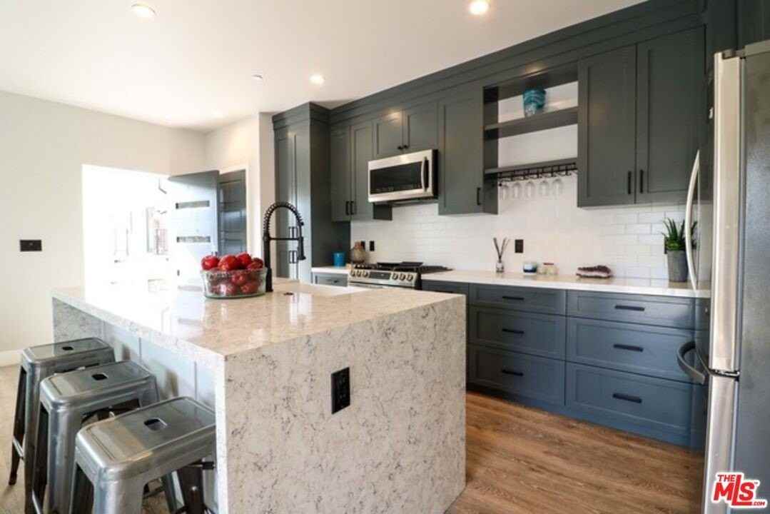 1249 S Plymouth Blvd - Photo 4 of 22