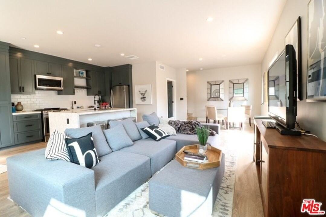 1249 S Plymouth Blvd - Photo 5 of 22