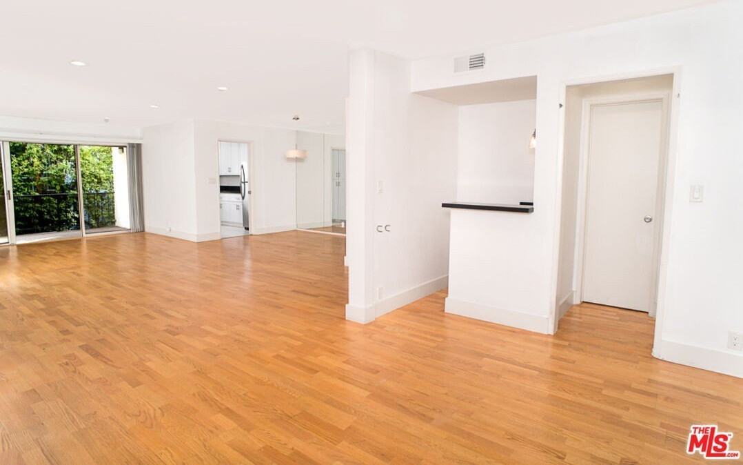 416 N Oakhurst Dr Apt 202 #202 - Photo 6 of 16