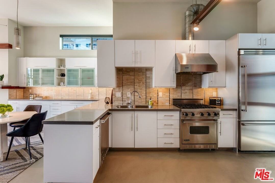 1152 N La Cienega Blvd Apt 201 #201 - Photo 3 of 22