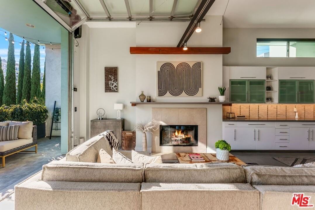 1152 N La Cienega Blvd Apt 201 #201 - Photo 6 of 22