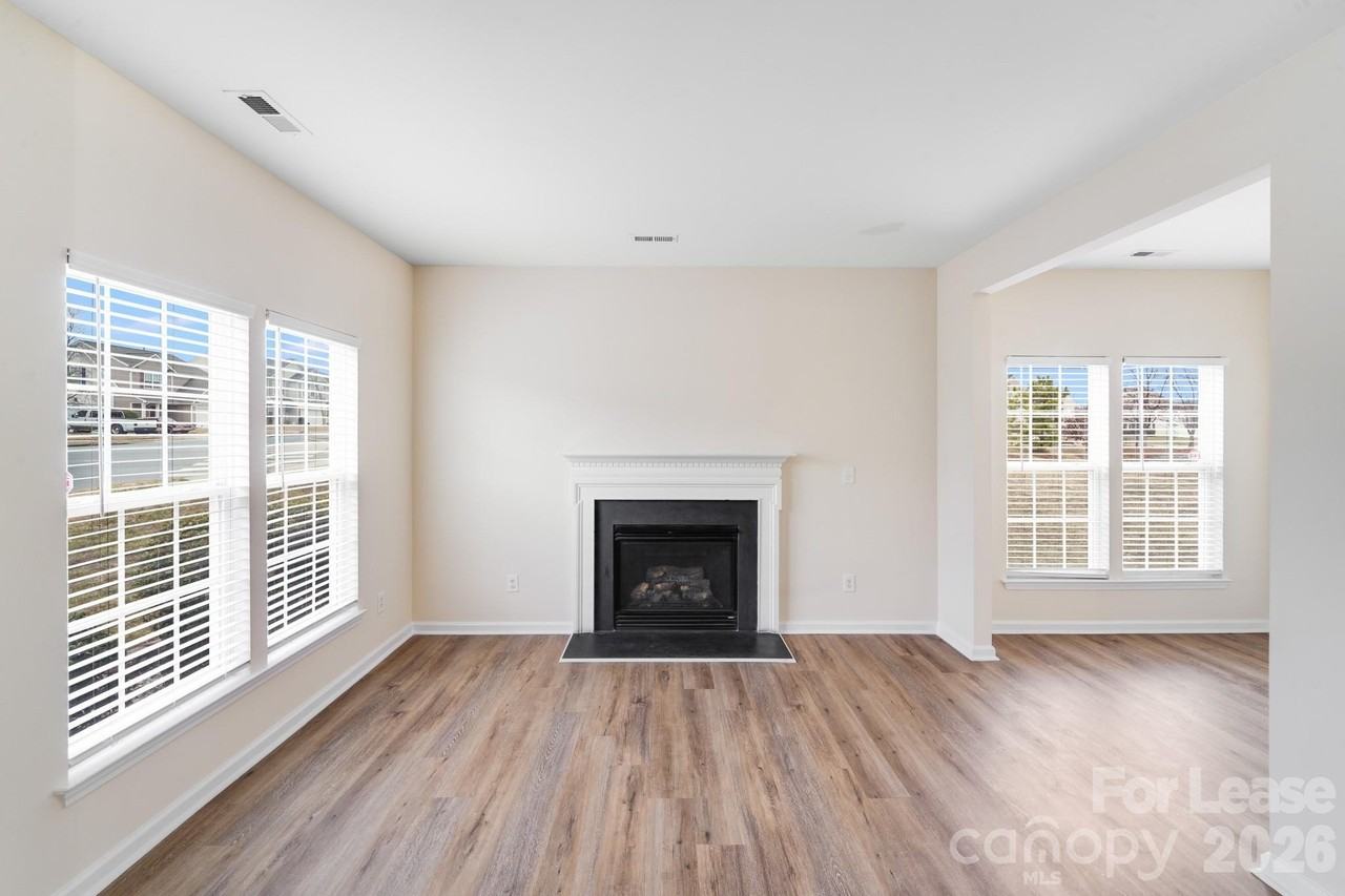 4901 Sunburst Ln - Photo 2 of 30