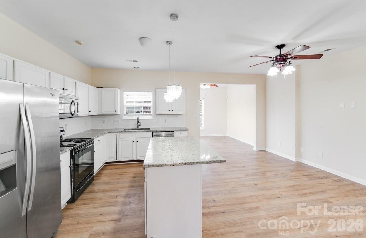 4901 Sunburst Ln - Photo 3 of 30