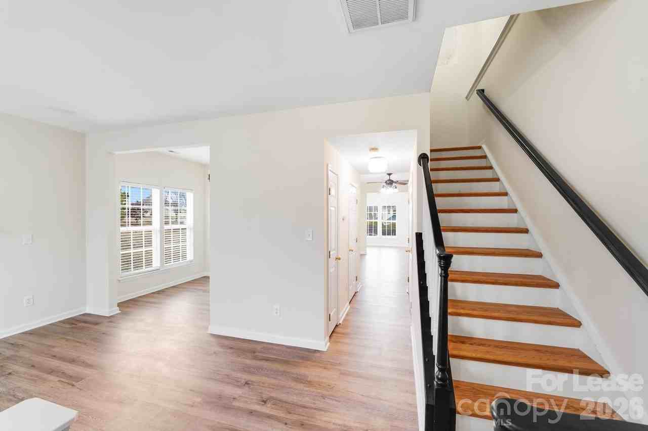 4901 Sunburst Ln - Photo 7 of 30