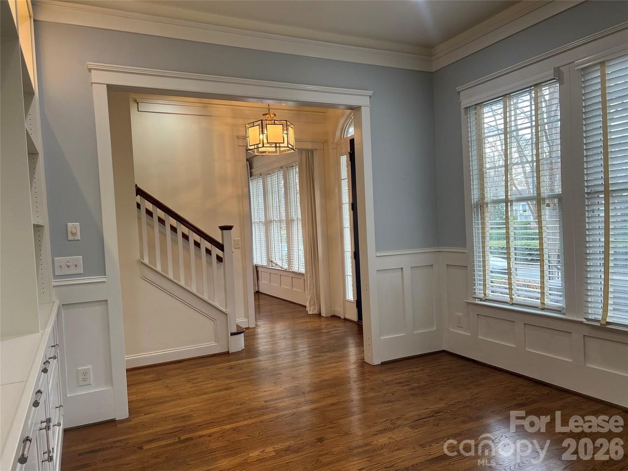 711 E 9th St - Photo 7 of 33