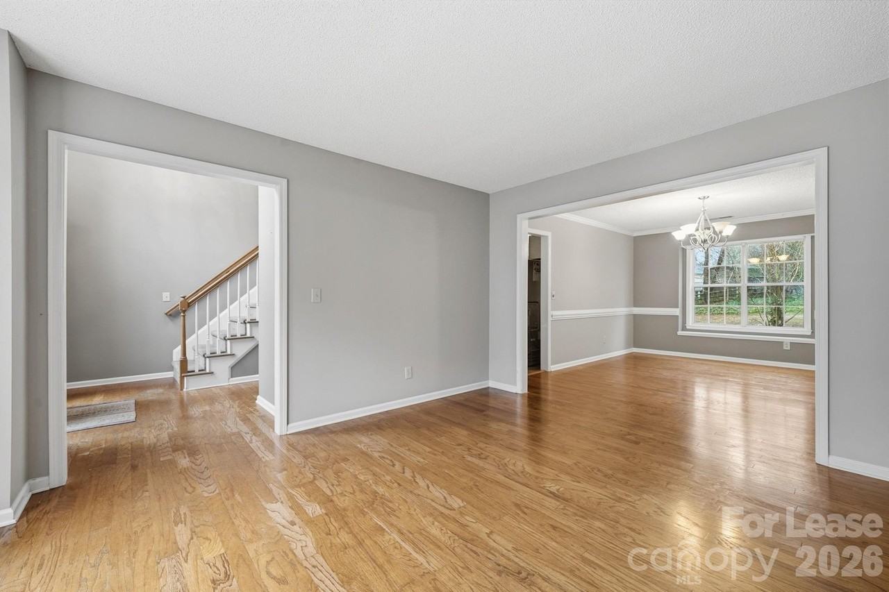 2717 Bathgate Ln - Photo 2 of 25