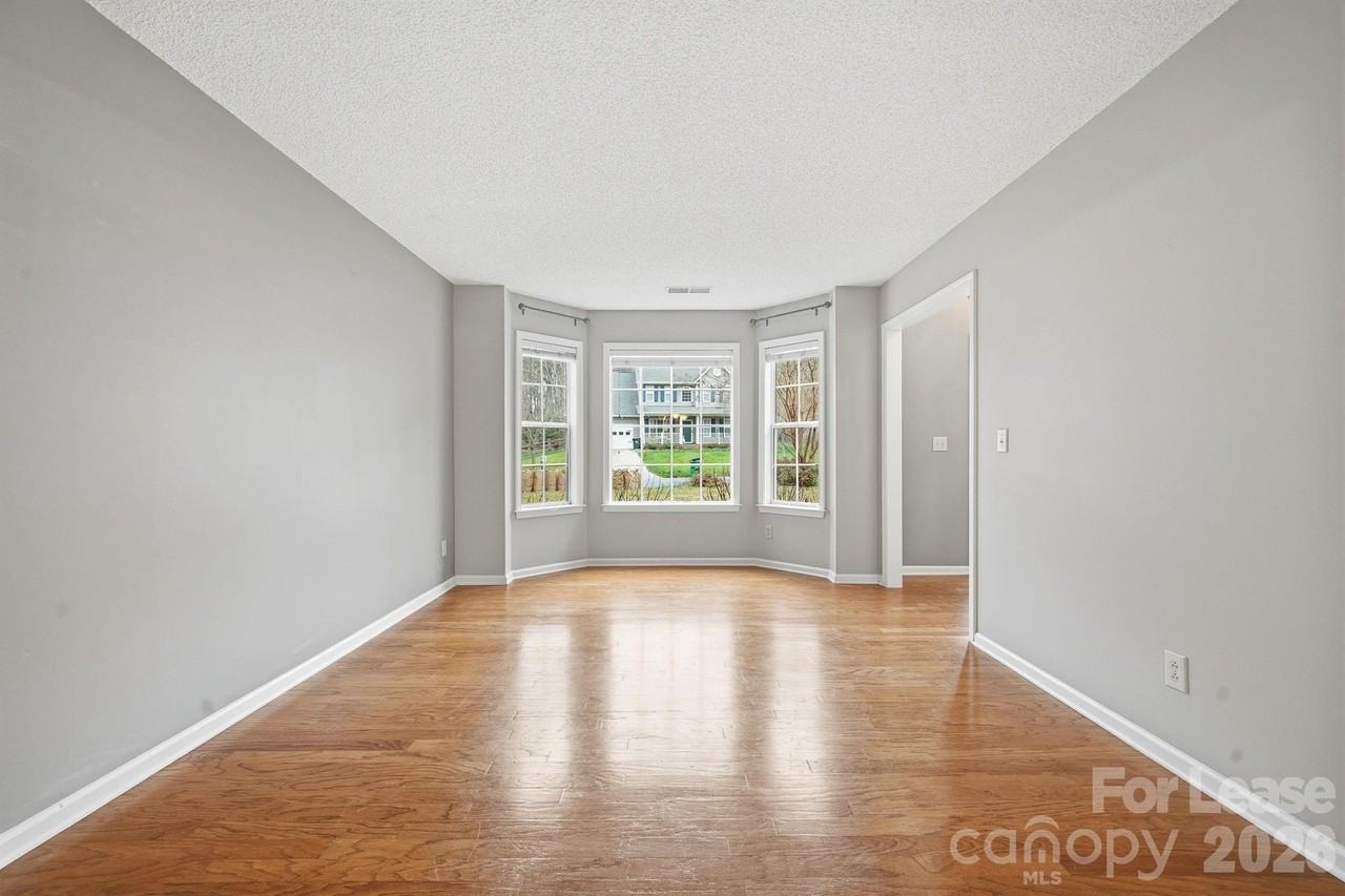 2717 Bathgate Ln - Photo 3 of 25