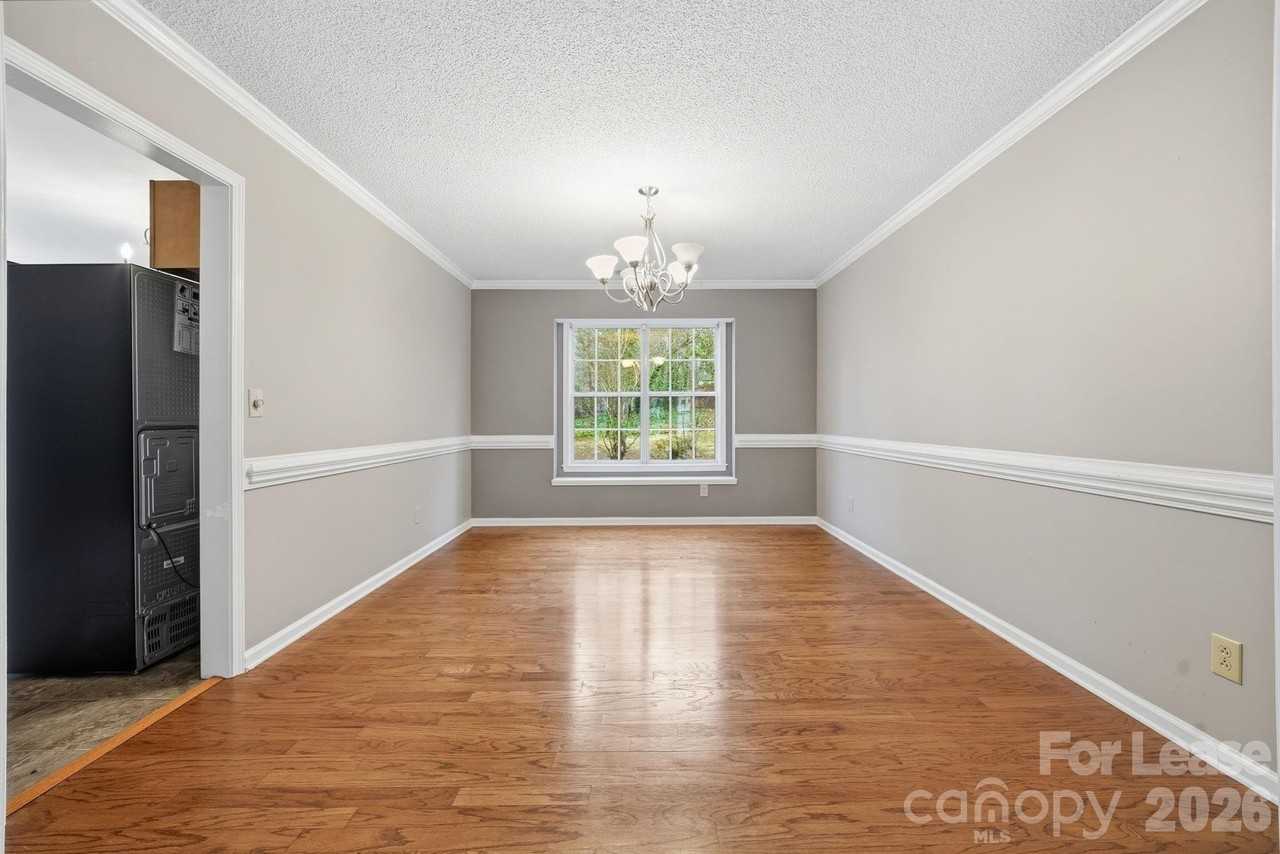 2717 Bathgate Ln - Photo 5 of 25