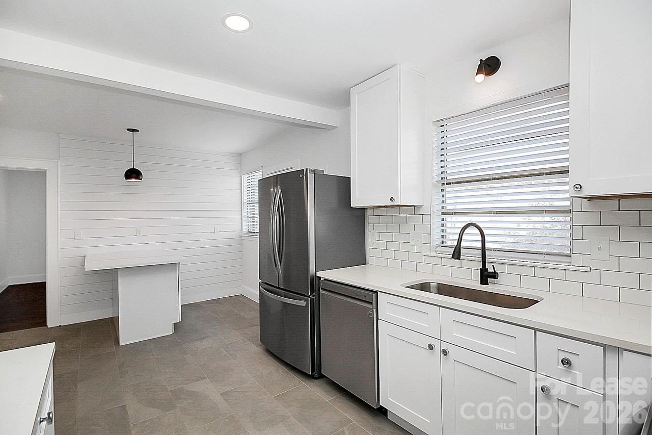 3121 Kirkland Ave - Photo 6 of 19