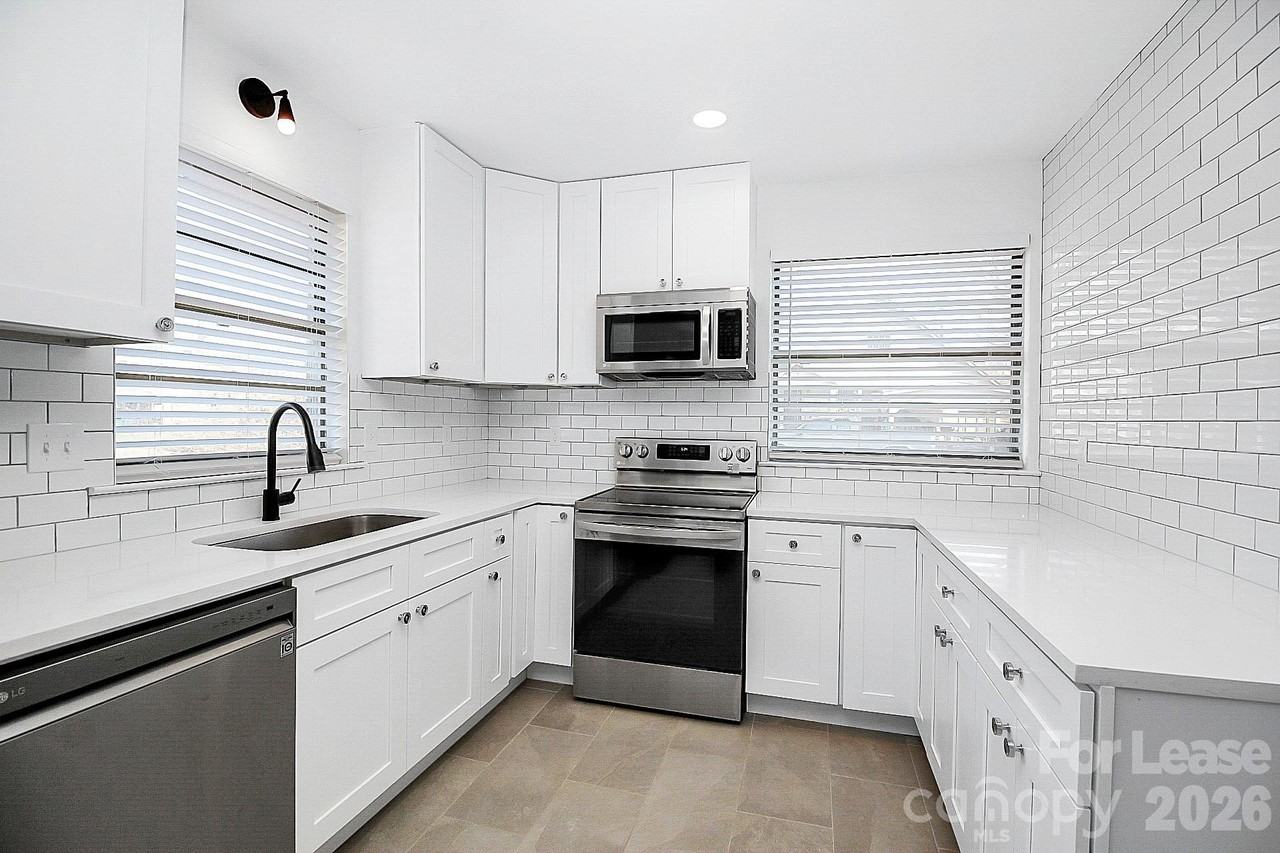 3121 Kirkland Ave - Photo 7 of 19