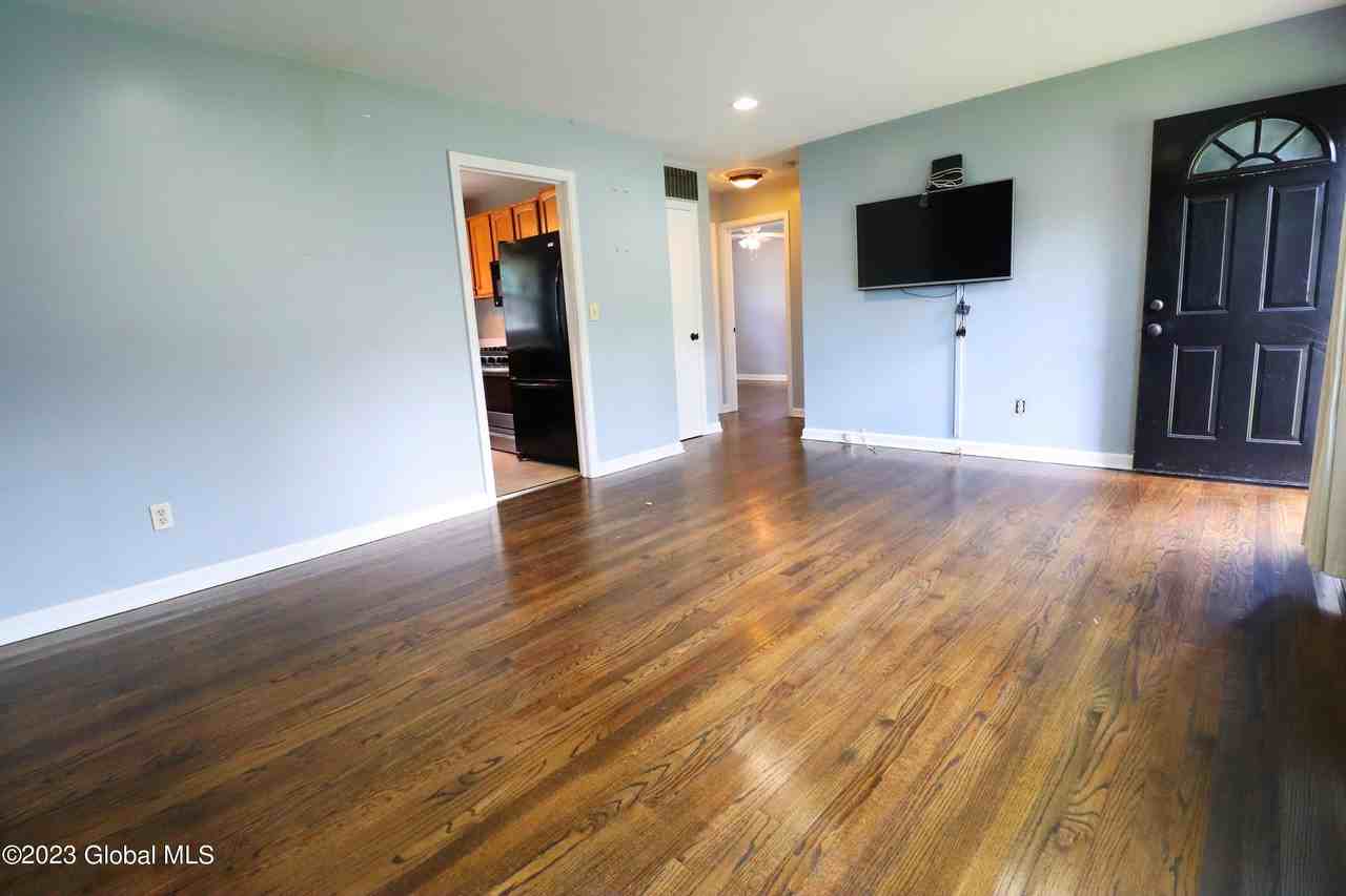 66 Cordell Rd - Photo 3 of 16