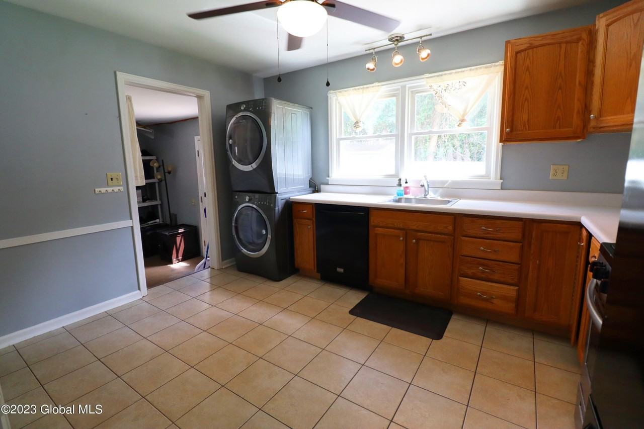 66 Cordell Rd - Photo 5 of 16