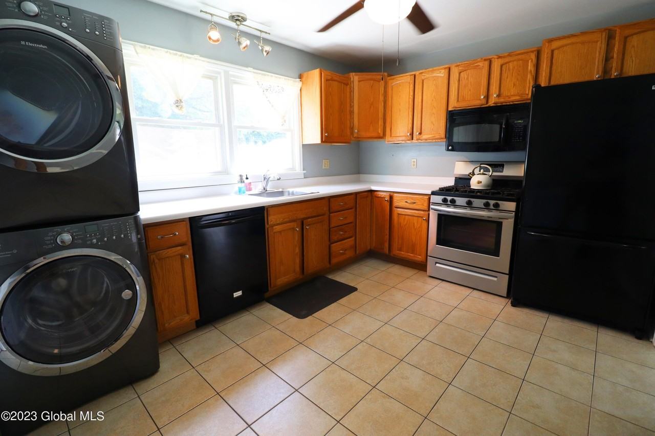 66 Cordell Rd - Photo 6 of 16