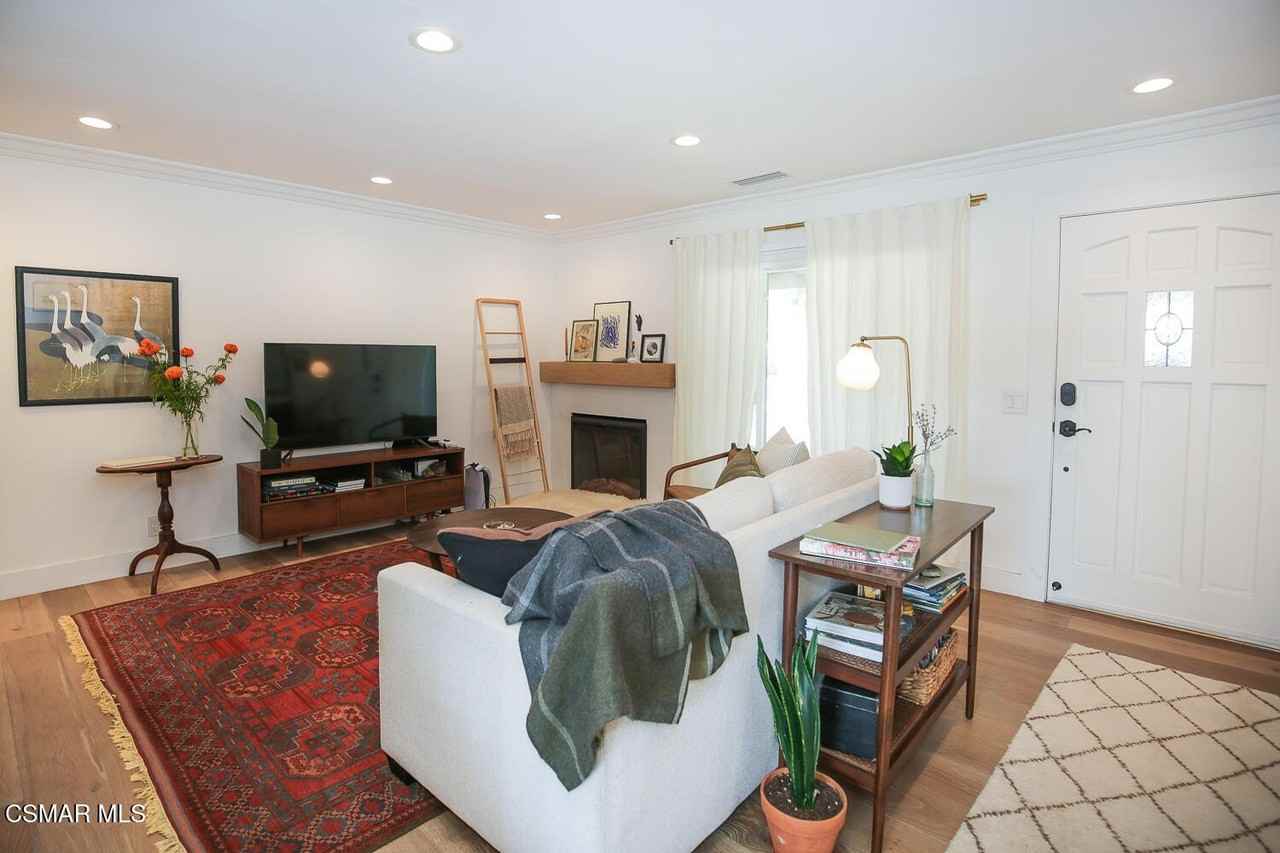 947 Driftwood Cir - Photo 5 of 33