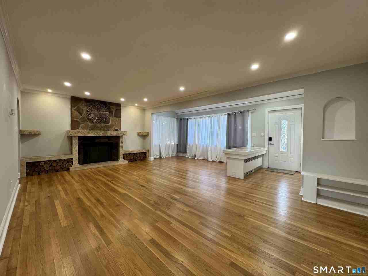 415 Savoy St - Photo 3 of 16