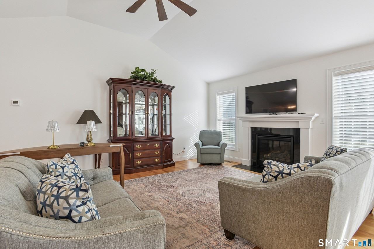 90 Apple Gate #181 - Photo 4 of 25