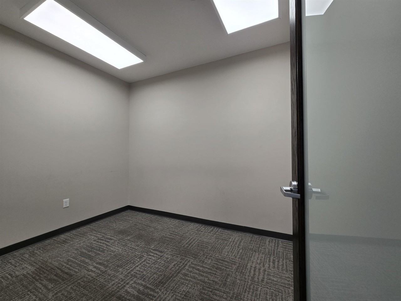 245 Railroad Ave - Photo 7 of 10