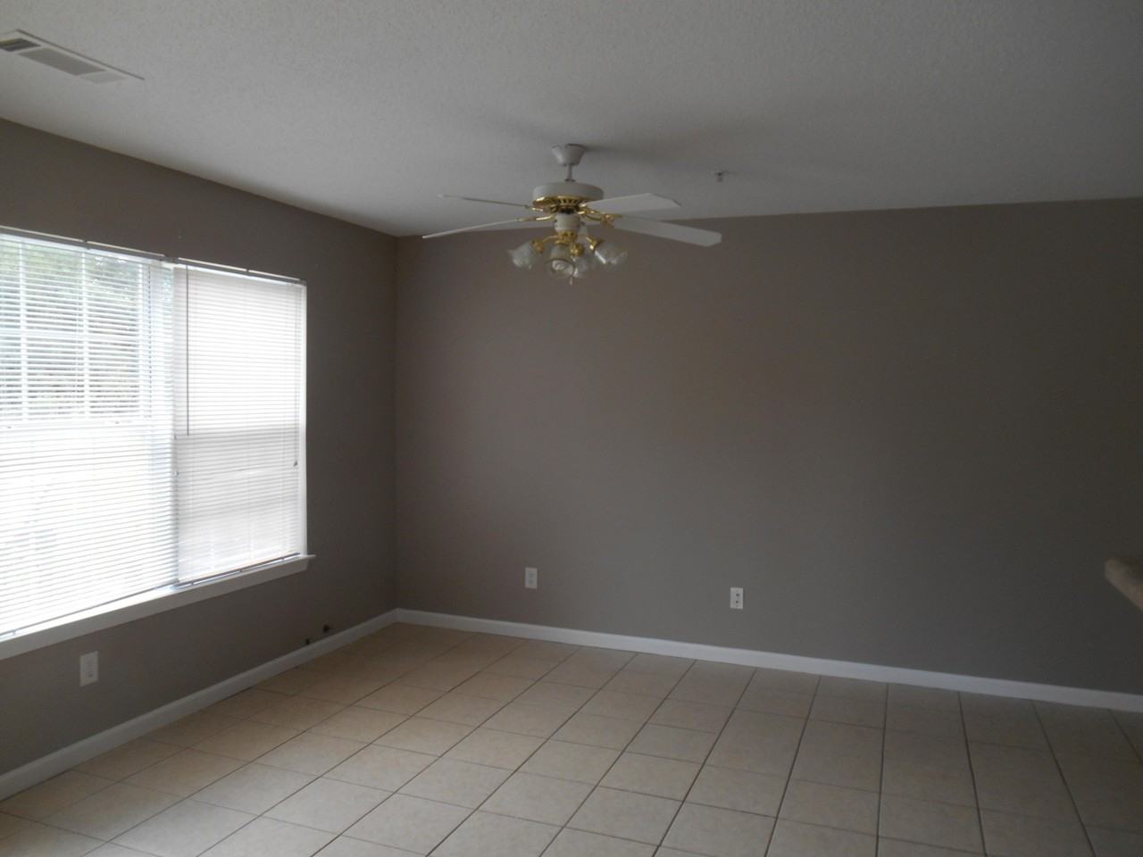 135 Swaying Pine Ct - Photo 4 of 20