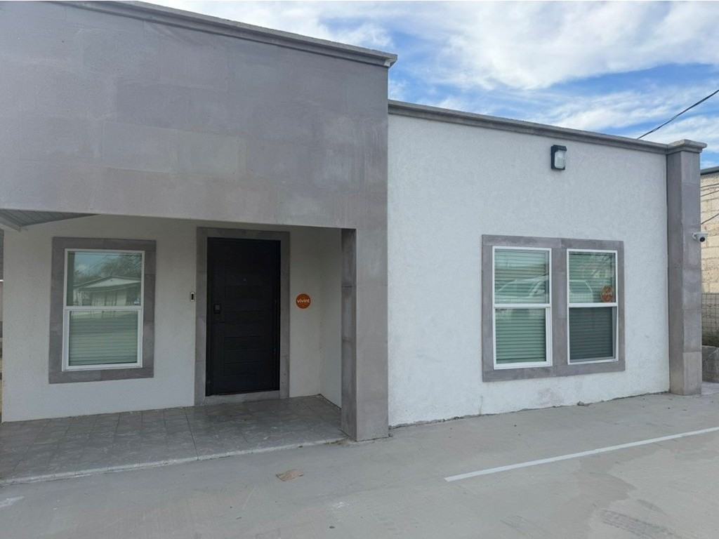 2879 Del Rio Blvd - Photo 3 of 14