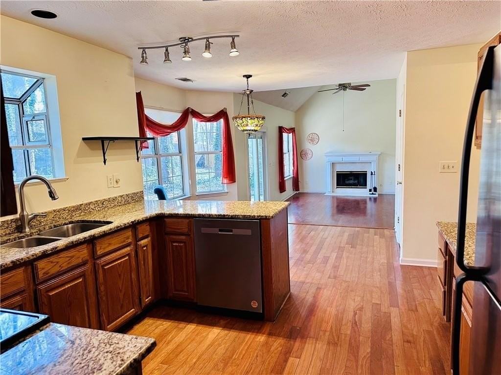 1140 Taylor Oaks Dr - Photo 5 of 31