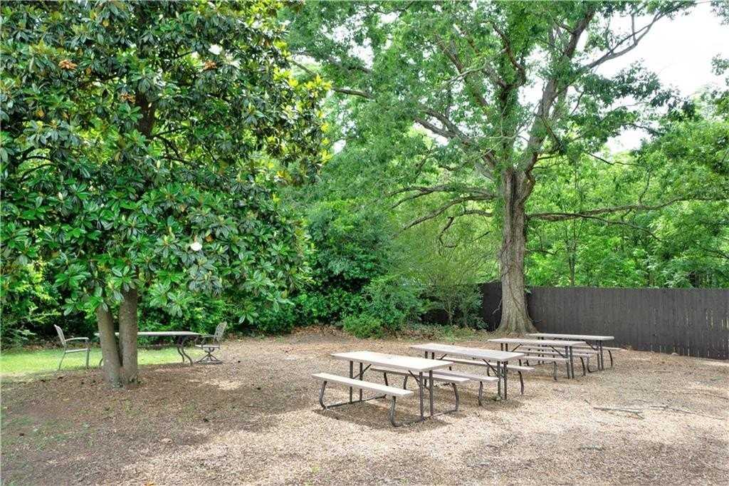 811 King Rd - Photo 3 of 19