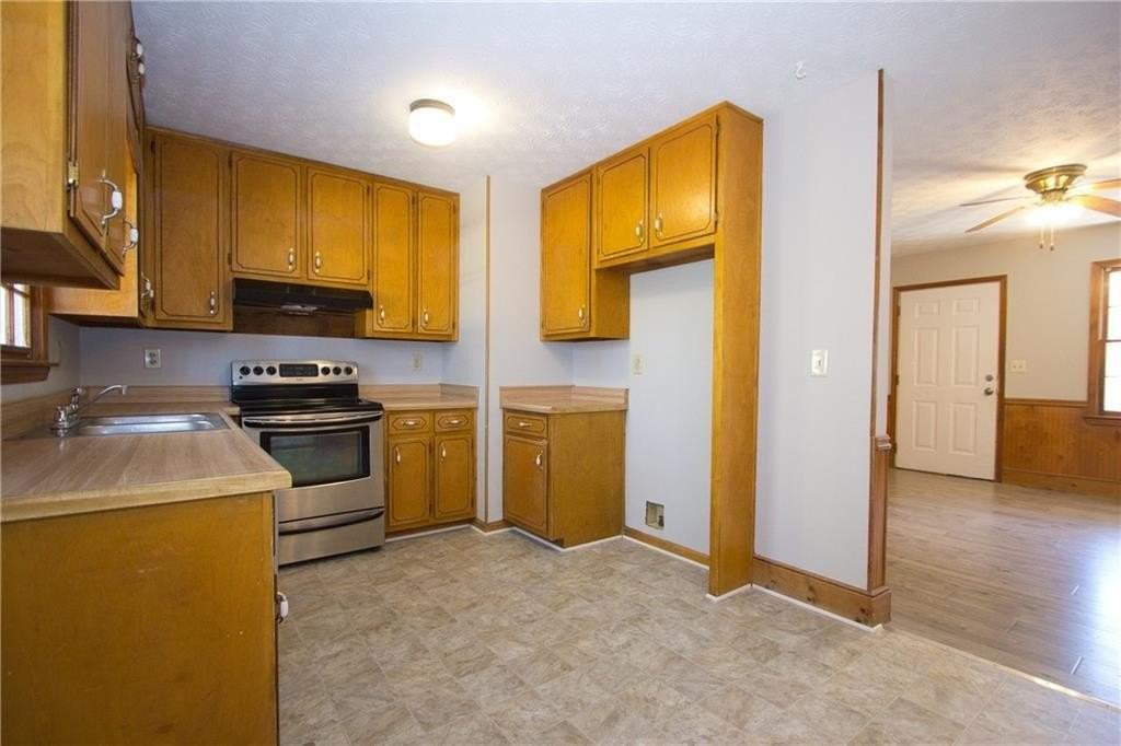 2420 Green Rd - Photo 6 of 24