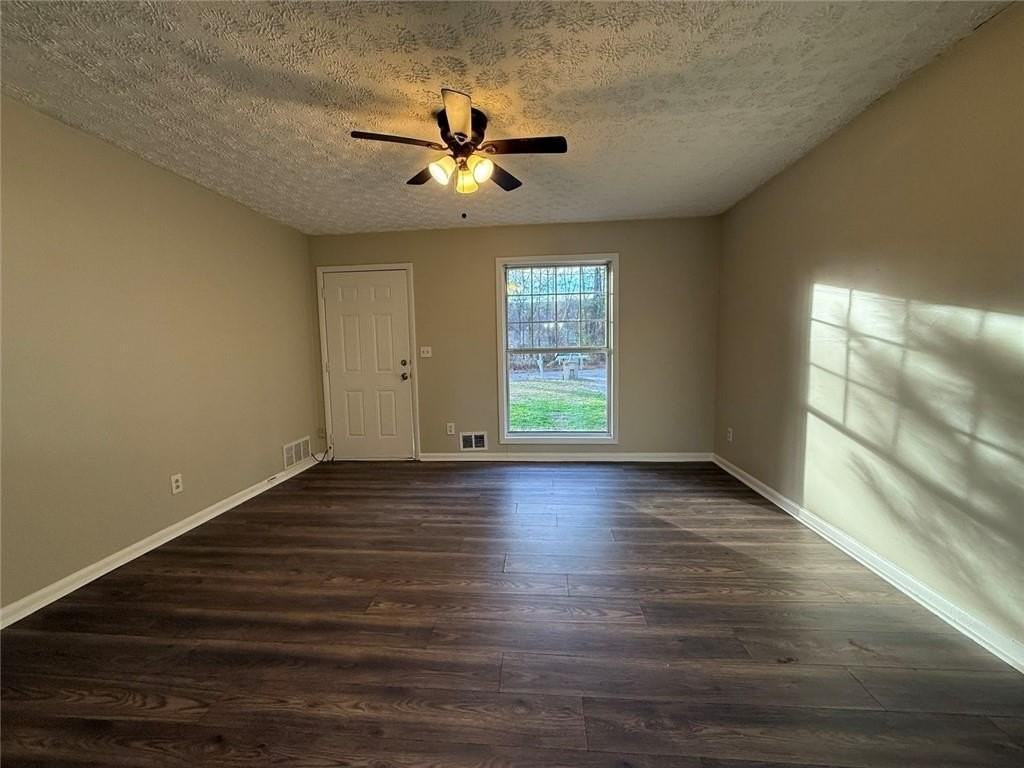 7016 Adel Ln - Photo 2 of 32