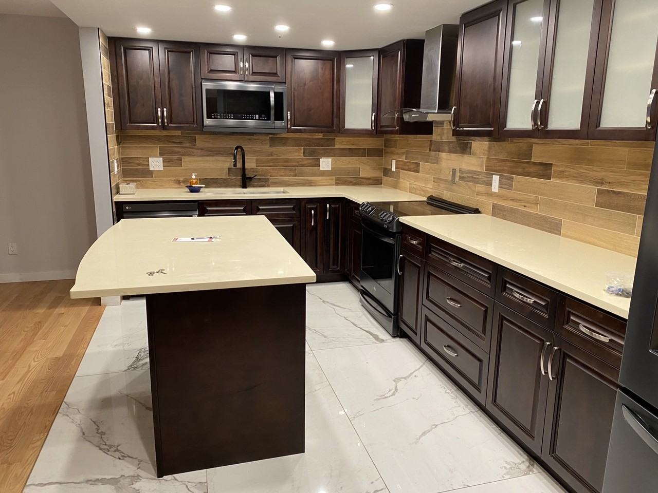 1185 Quayside Dr - Photo 4 of 9