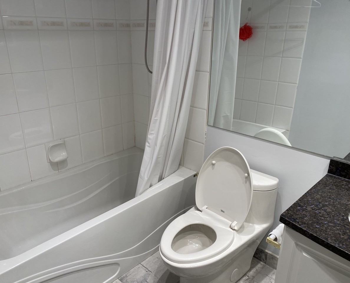 1185 Quayside Dr - Photo 6 of 9