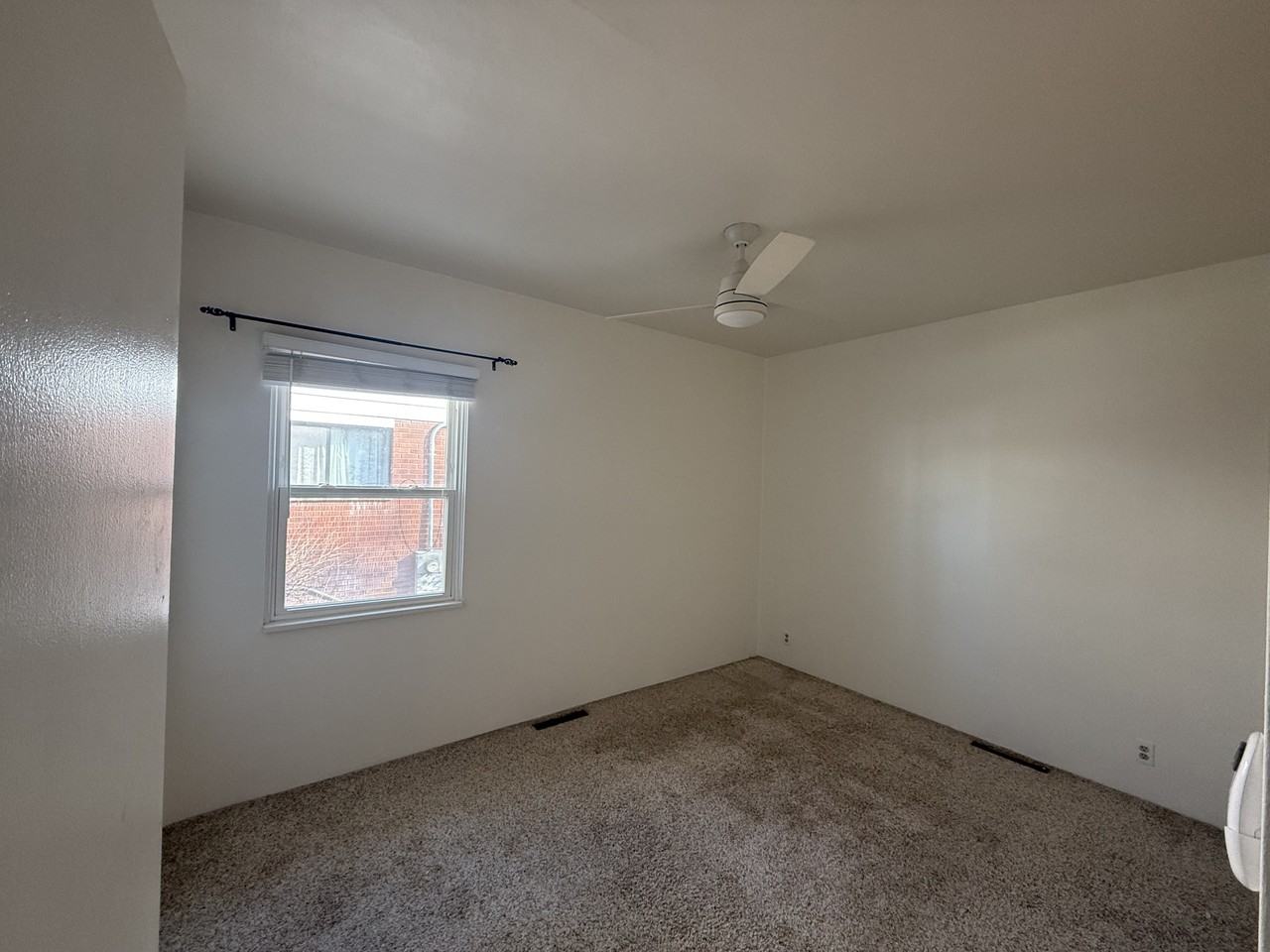 118 Court St - Photo 4 of 20