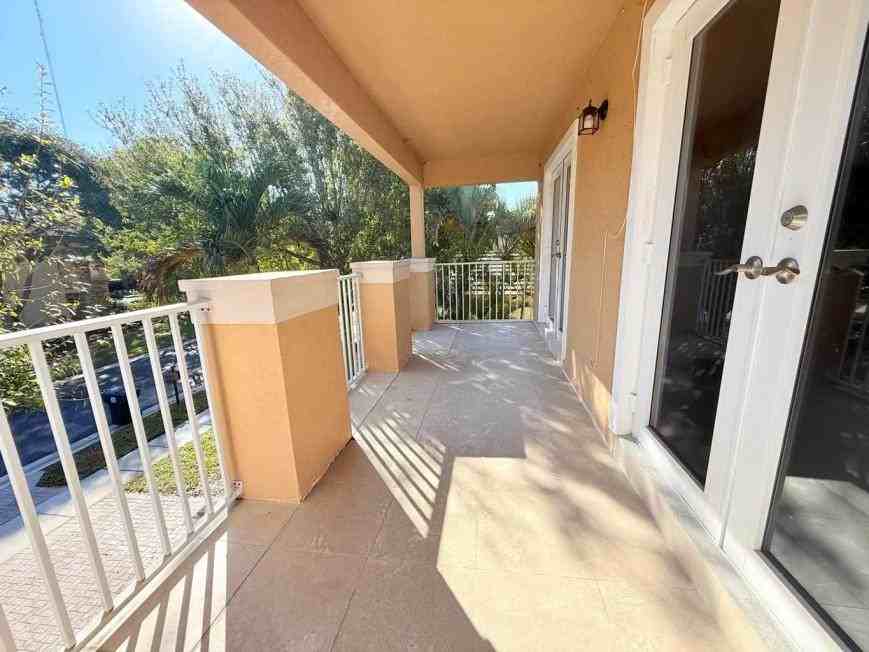 5935 Lake Worth Rd - Photo 7 of 10