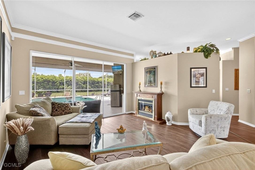 8350 Trentwood Ct - Photo 5 of 50