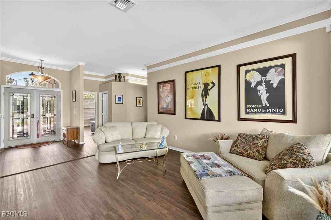 8350 Trentwood Ct - Photo 7 of 50