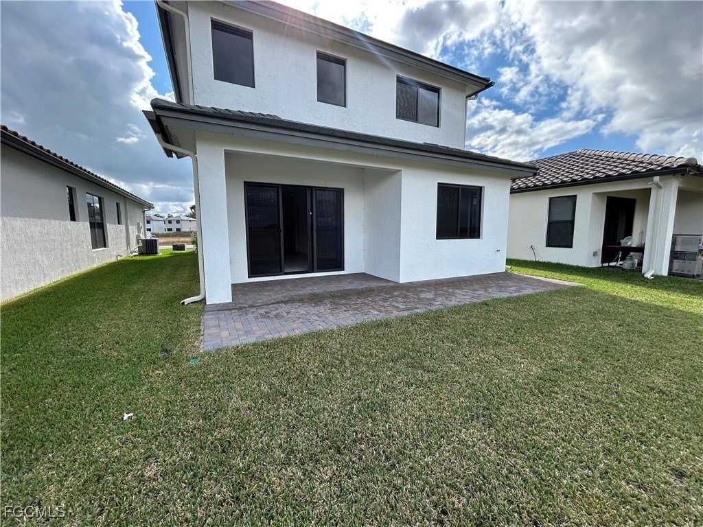 5835 Cassidy Ln - Photo 3 of 23