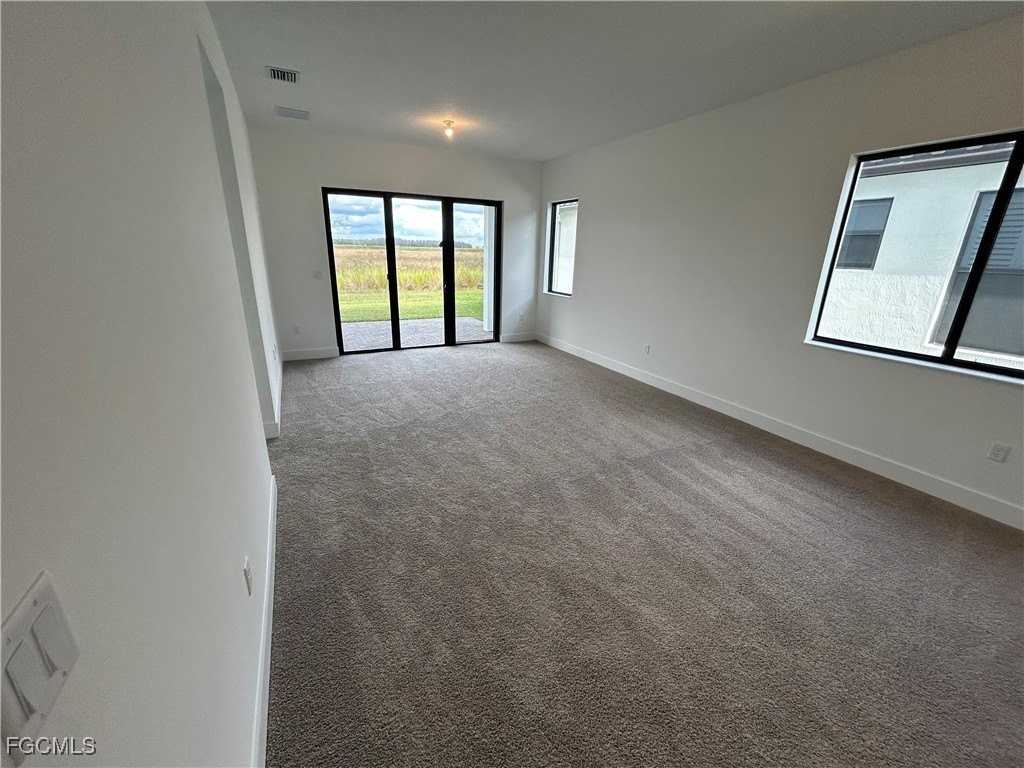 5835 Cassidy Ln - Photo 7 of 23